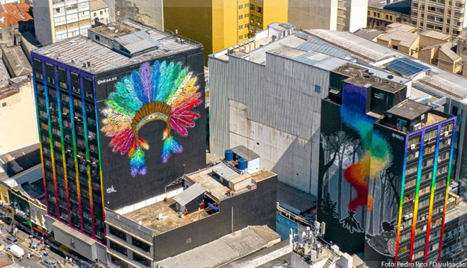Artista Mena pinta murais na Galeria Pagé em parceria com Anjo Tintas